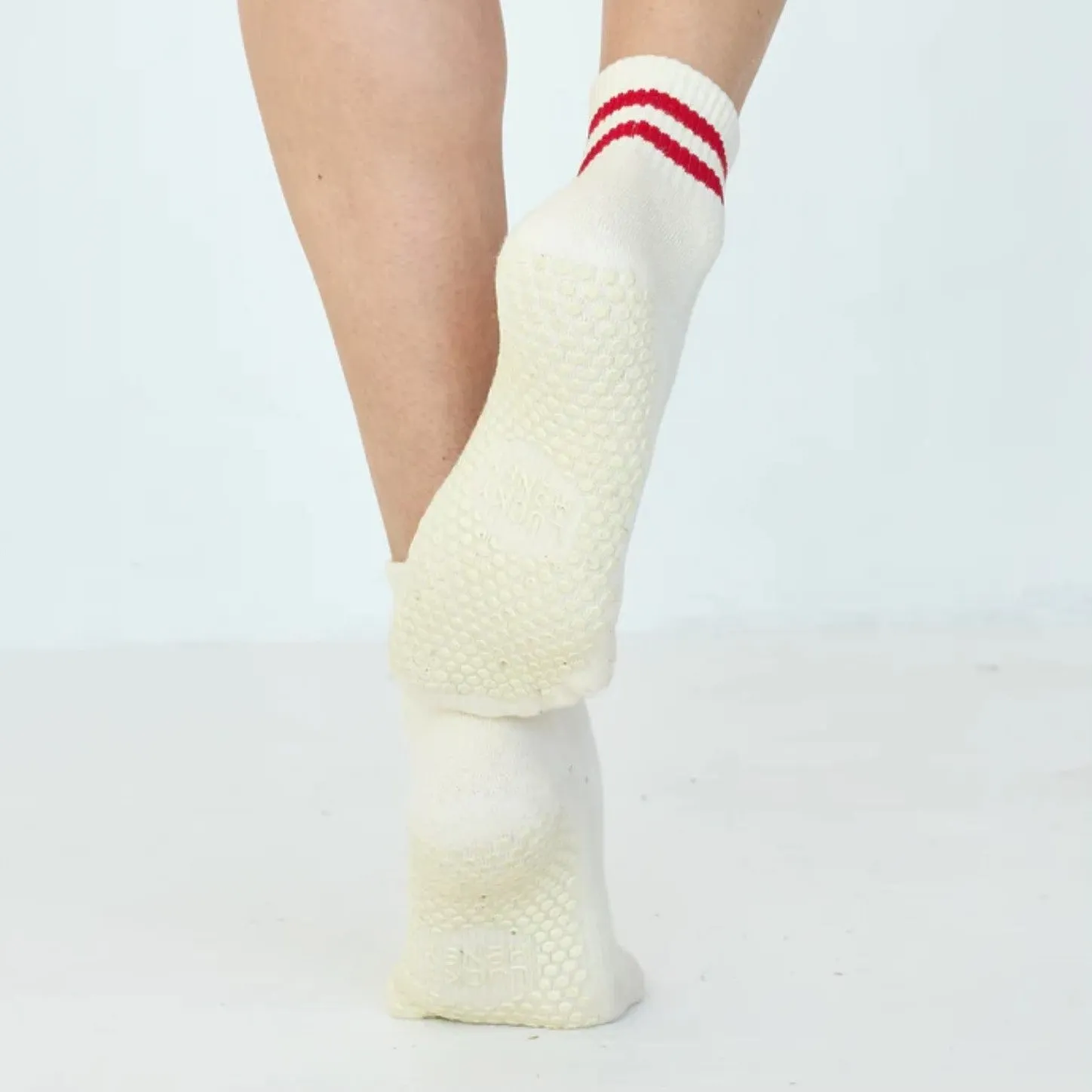 The Boyfriend Grip Crew Socks - Off White and Red